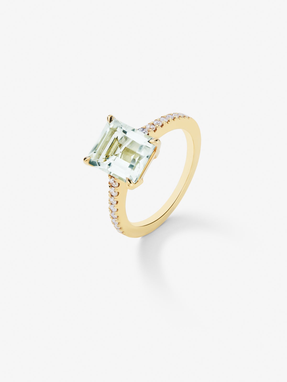 18K yellow gold solitaire ring with octagonal-cut green amethyst of 2.96 cts and 18 brilliant-cut diamonds with a total of 0.19 cts