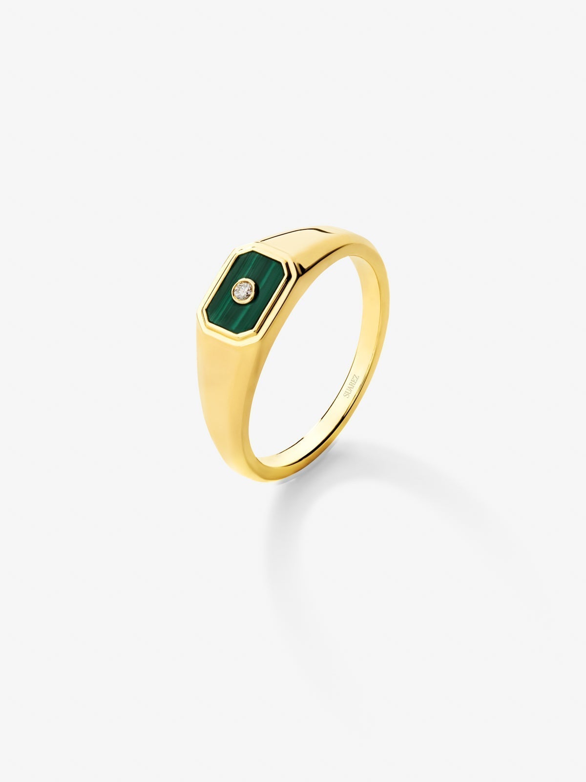 Anillo de sello pequeño de oro amarillo de 18K con malaquita verde de 0,2 cts y diamante en talla brillante de 0,01 cts