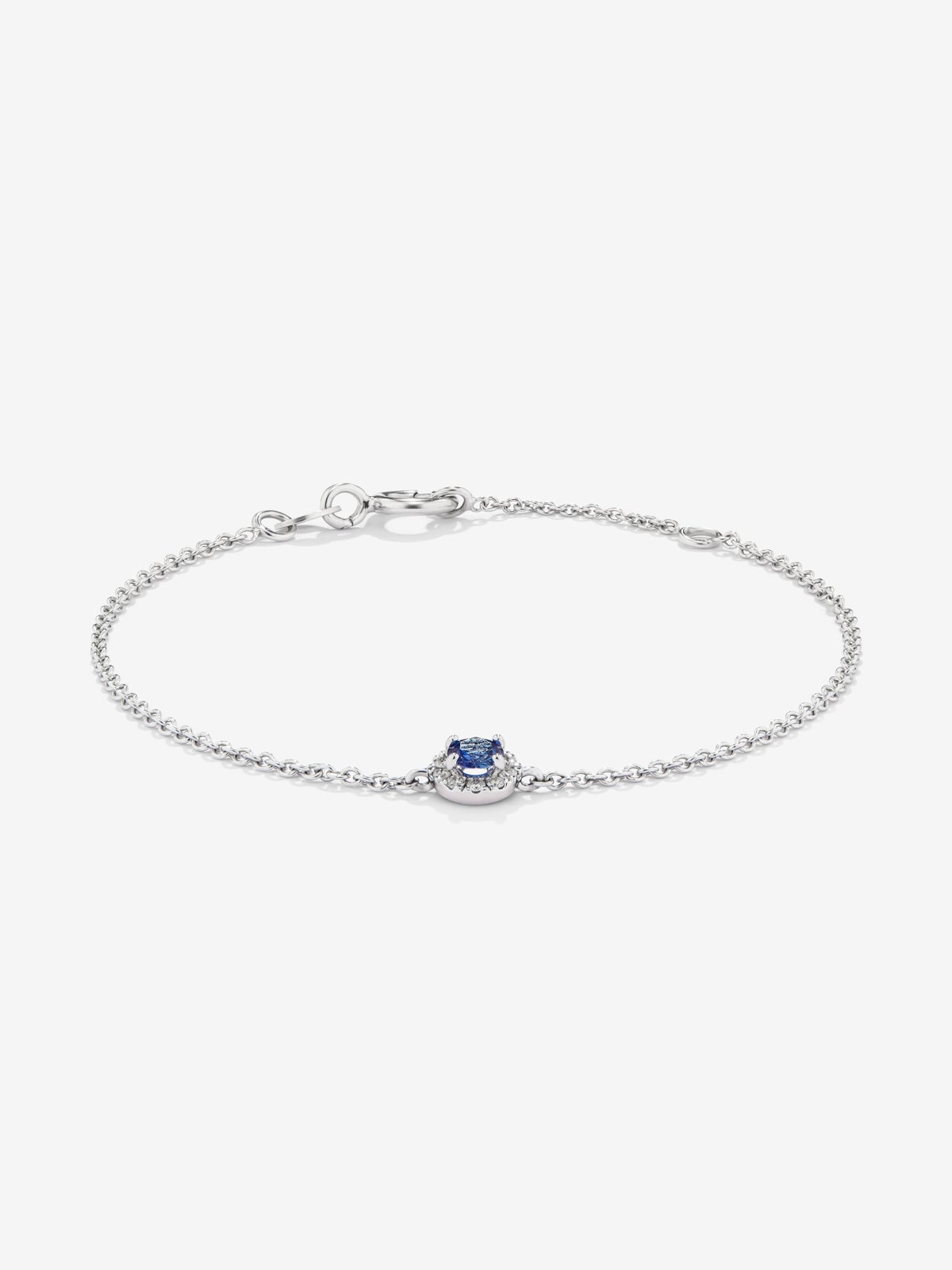 Pulsera de oro blanco de 18K con 10 diamantes en talla brillante con un total de 0,06 cts y un zafiro azul en talla brillante de 0,25 cts