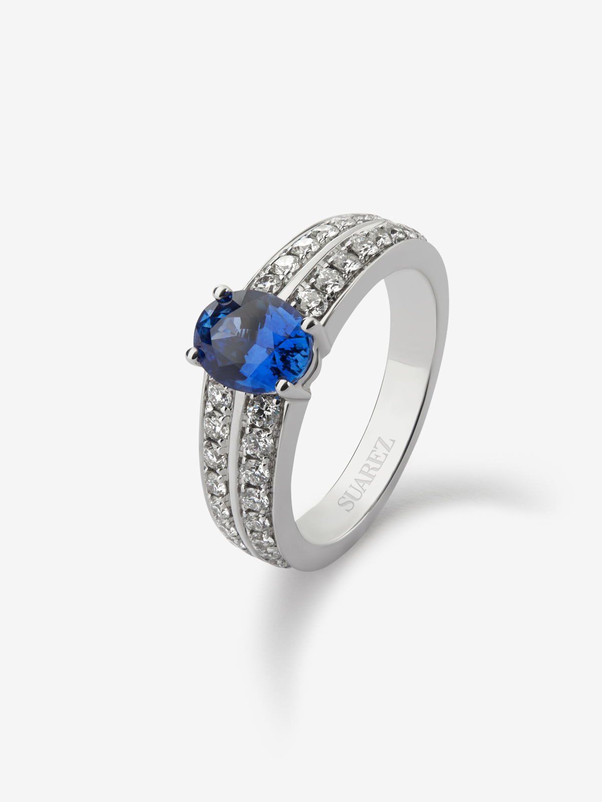 18K white gold ring with vivid blue sapphire in oval cut of 1,292 cts and 32 brilliant cut diamonds with a total of 0.6 cts
