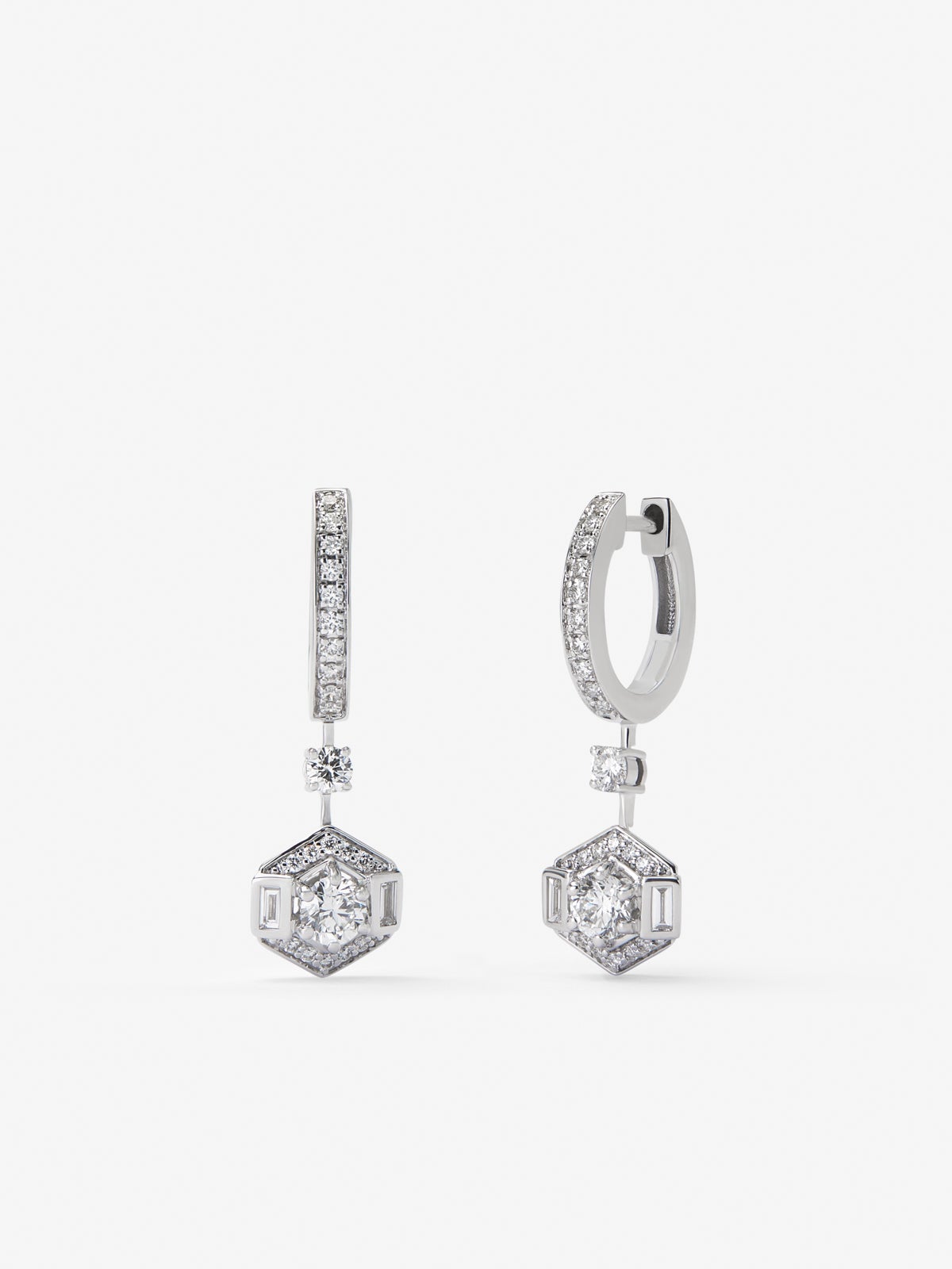 Pendientes de oro blanco de 18K con diamantes en talla brillante de 0,45 cts