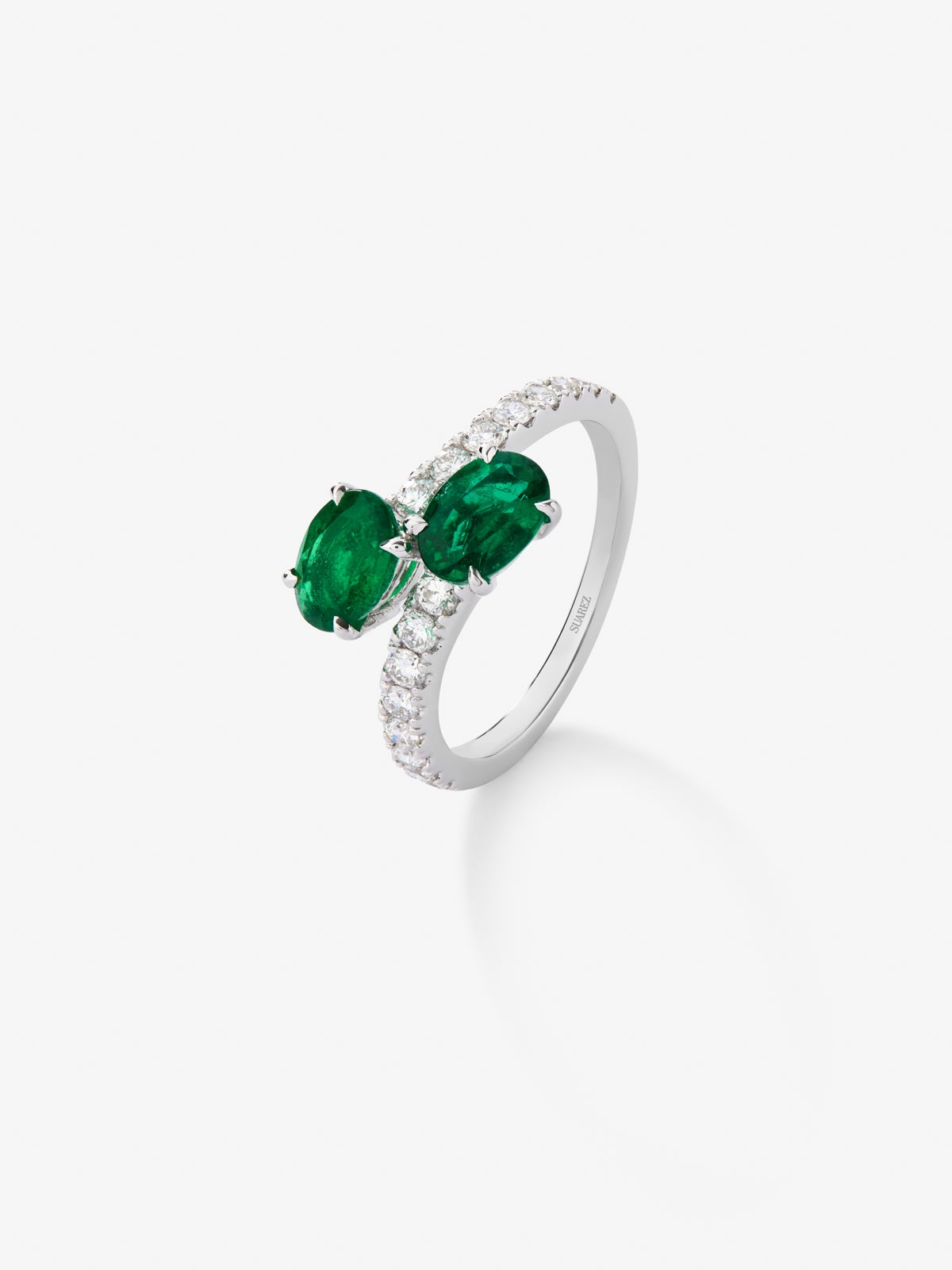 You and me ring in 18K white gold with 2 oval-cut green emeralds with a total of 1.46 cts and 16 brilliant-cut diamonds with a total of 0.45 cts