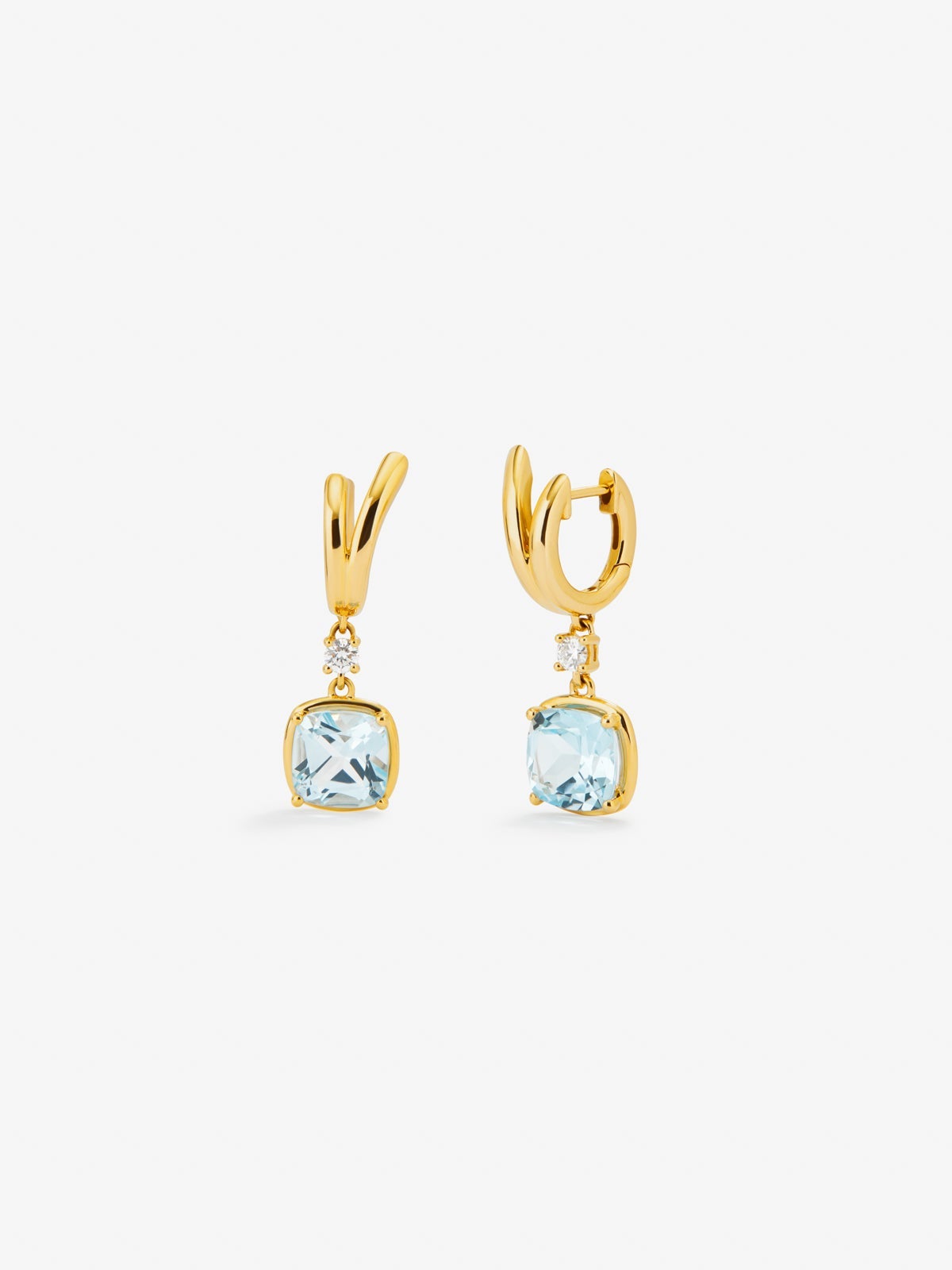18kt yellow gold earrings with diamonds and sky topacios