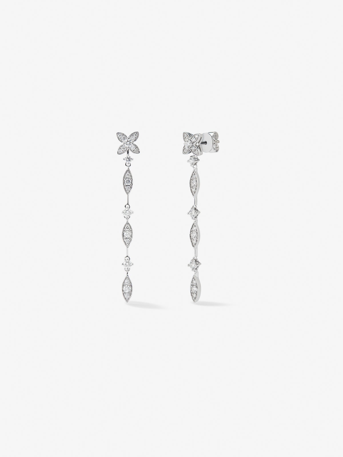 Pendientes de oro blanco de 18K con 44 diamantes en talla brillante con un total de 0,95 cts