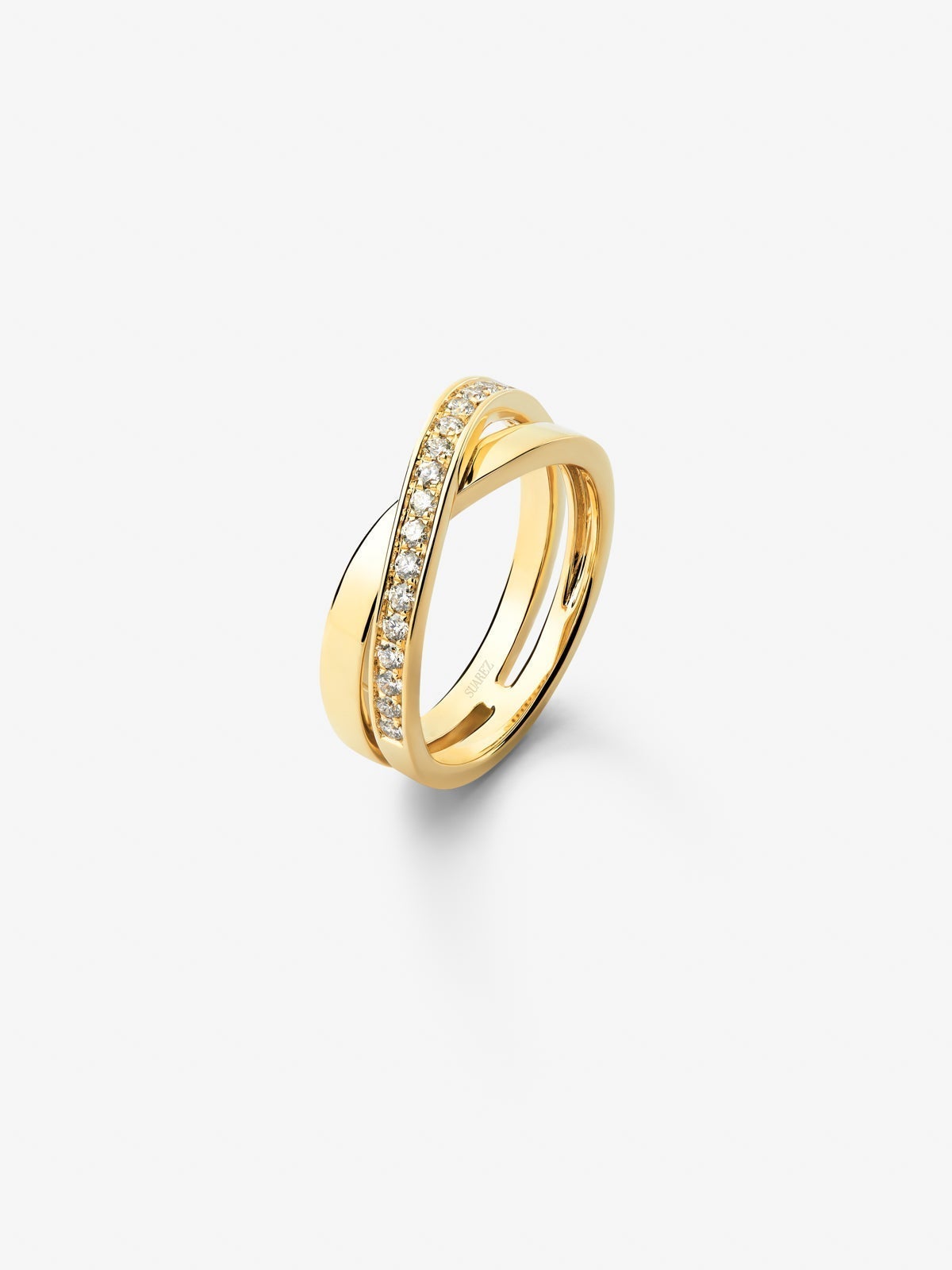 Anillo cruzado de oro amarillo de 18K con 20 diamantes en talla brillante con un total de 0,29 cts