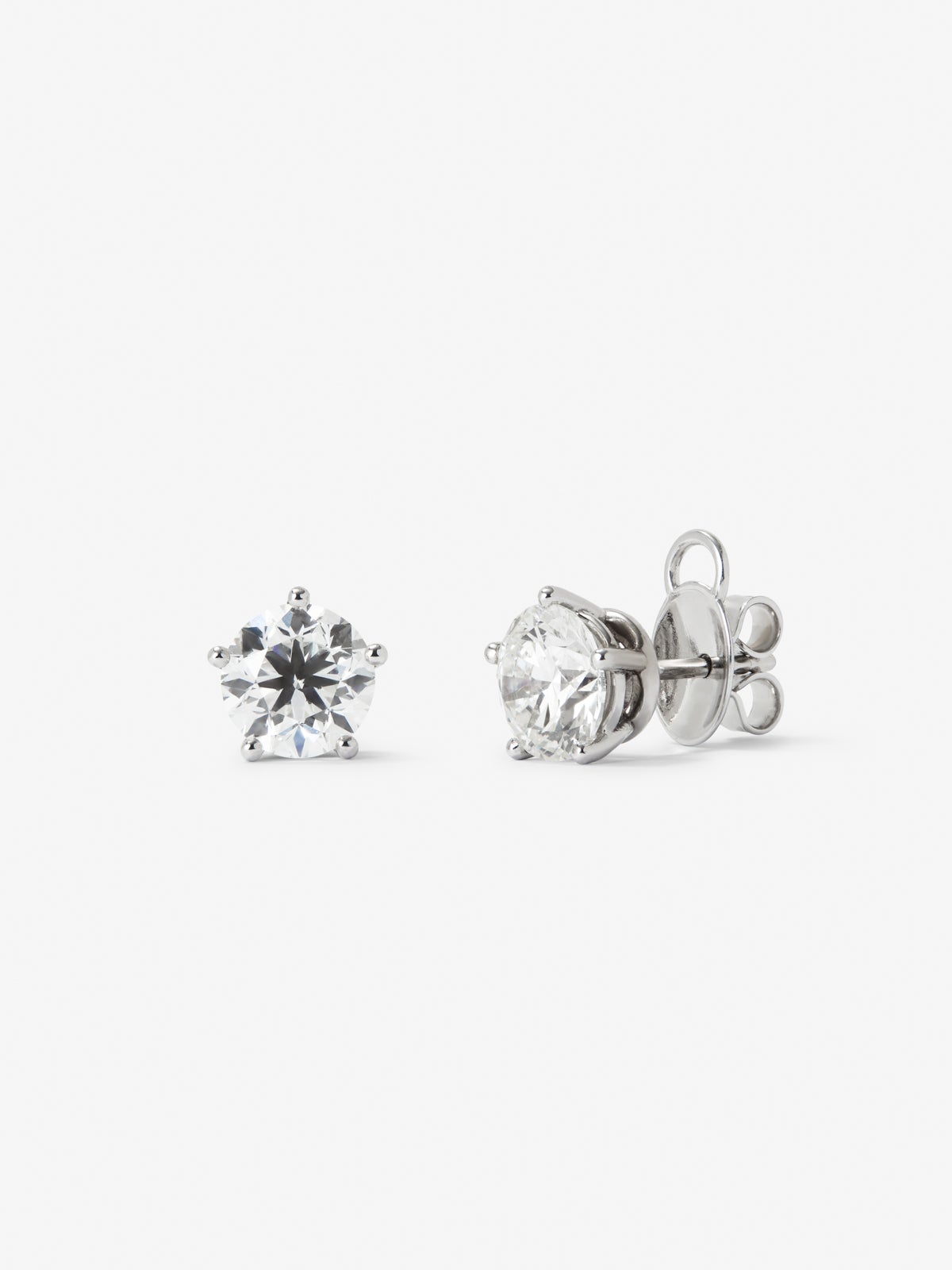 18K white gold earrings with 2 brilliant-cut diamonds with a total of 4 cts