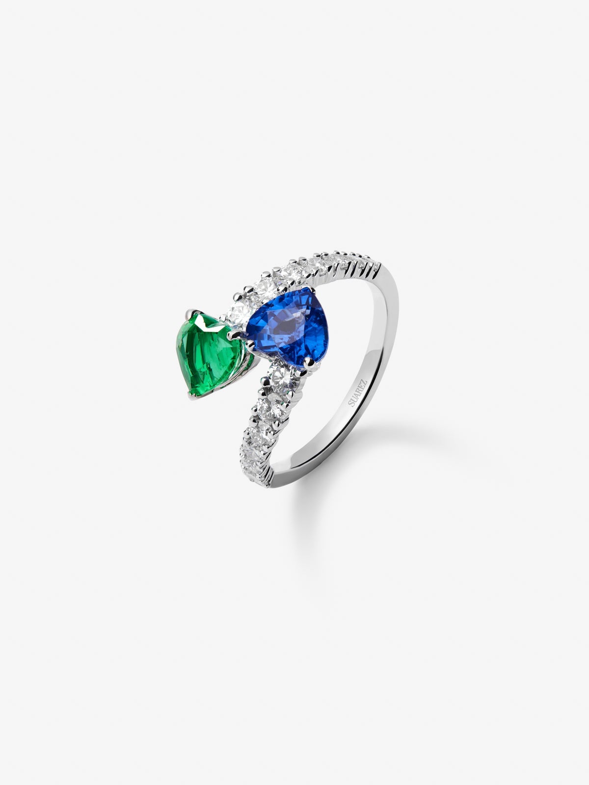 You and me ring in 18K white gold with intense blue pear-cut sapphire of 1.93 cts, pear-cut green emerald of 0.89 cts and 14 brilliant-cut diamonds with a total of 0.89 cts