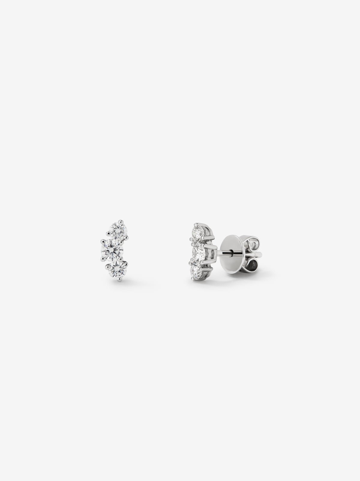 Pendientes de oro blanco de 18K con 6 diamantes en talla brillante con un total de 0,58 cts