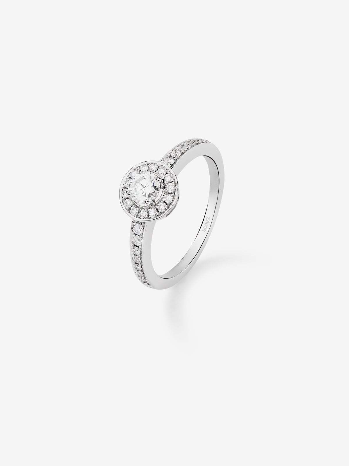 18K white gold solitaire ring with central brilliant-cut diamond of 0.15 cts and border and arm with 30 brilliant-cut diamonds with a total of 0.28 cts