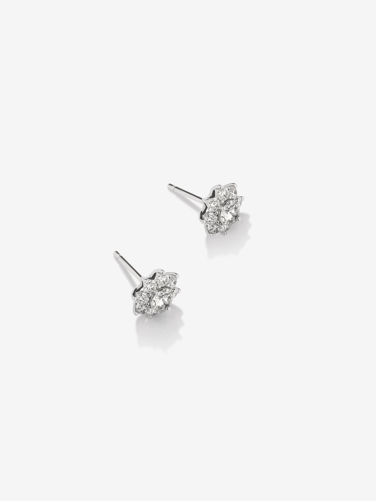 18K white gold earrings with diamonds in bright size of 0.57 CTS star -shaped
