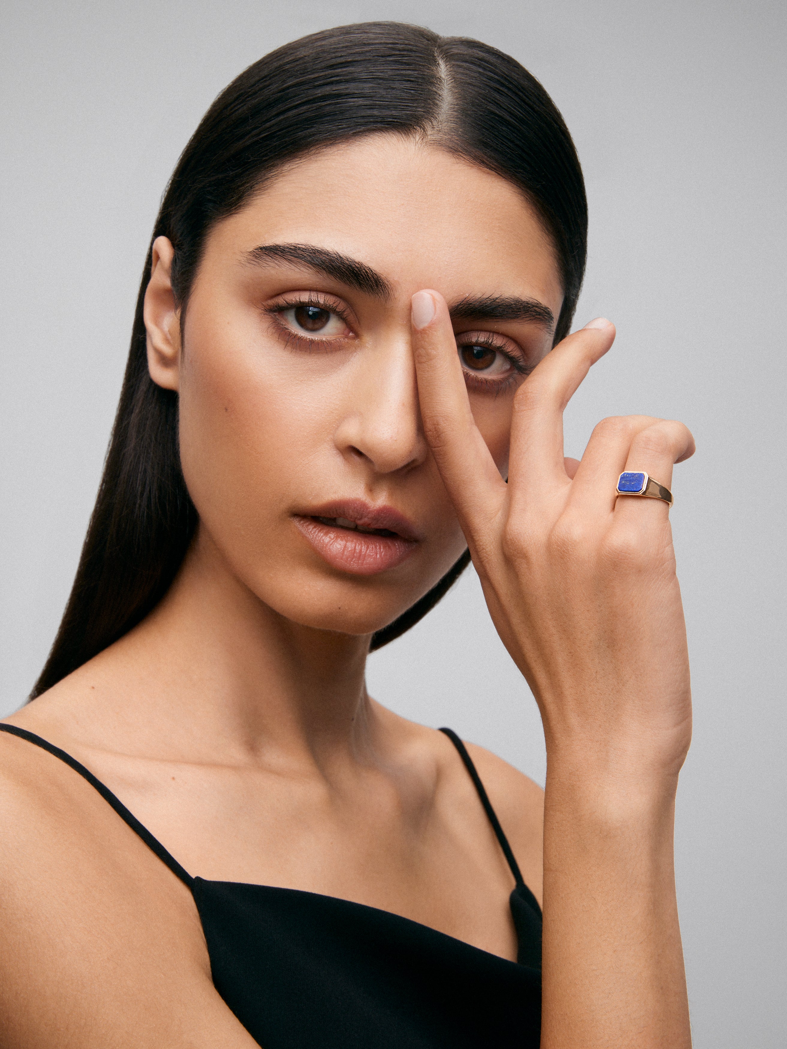 18K Yellow Gold Medium Signet Ring with Lapis Lazuli