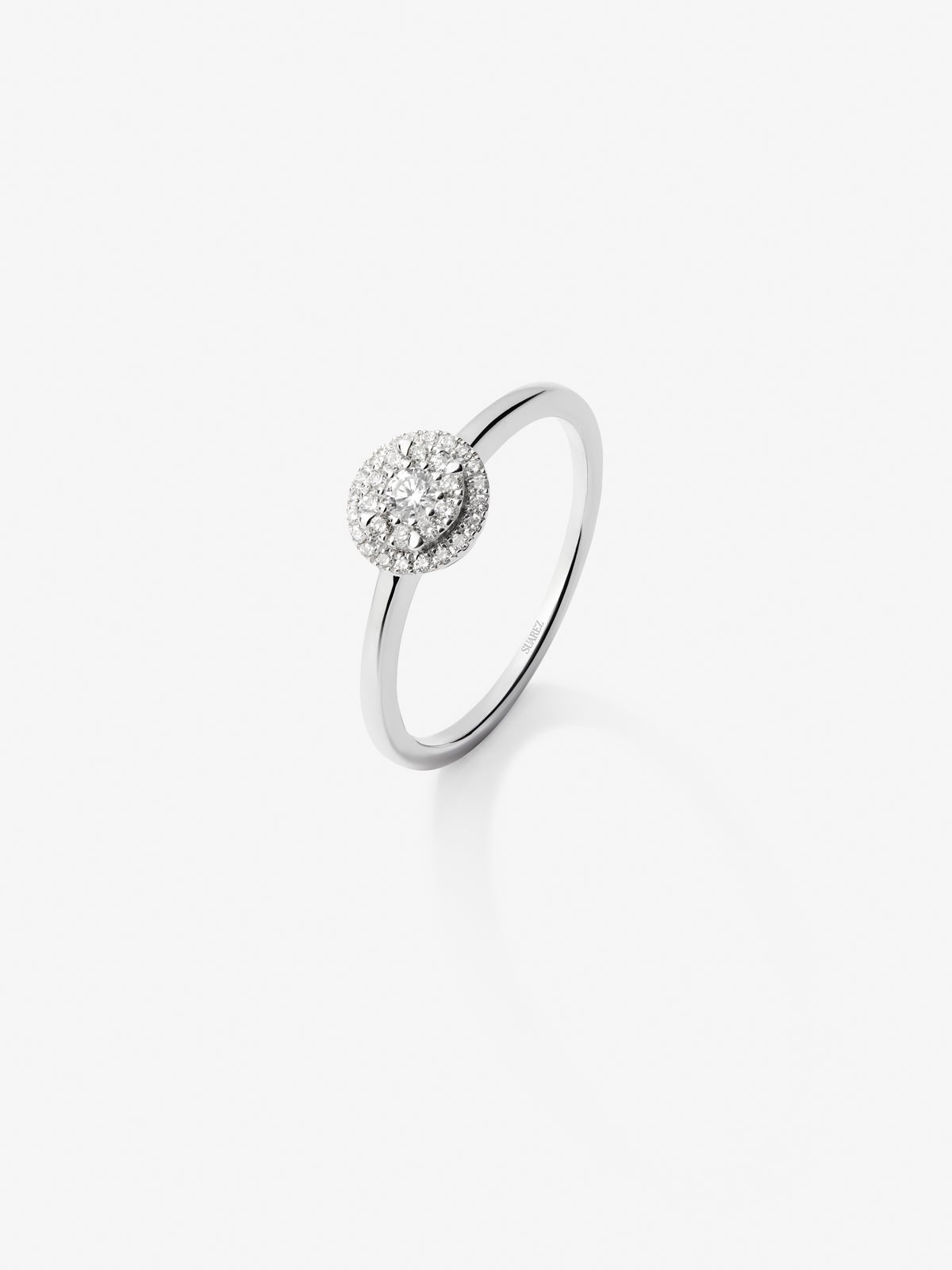 18K white gold ring with 31 brilliant-cut diamonds with a total of 0.19 cts