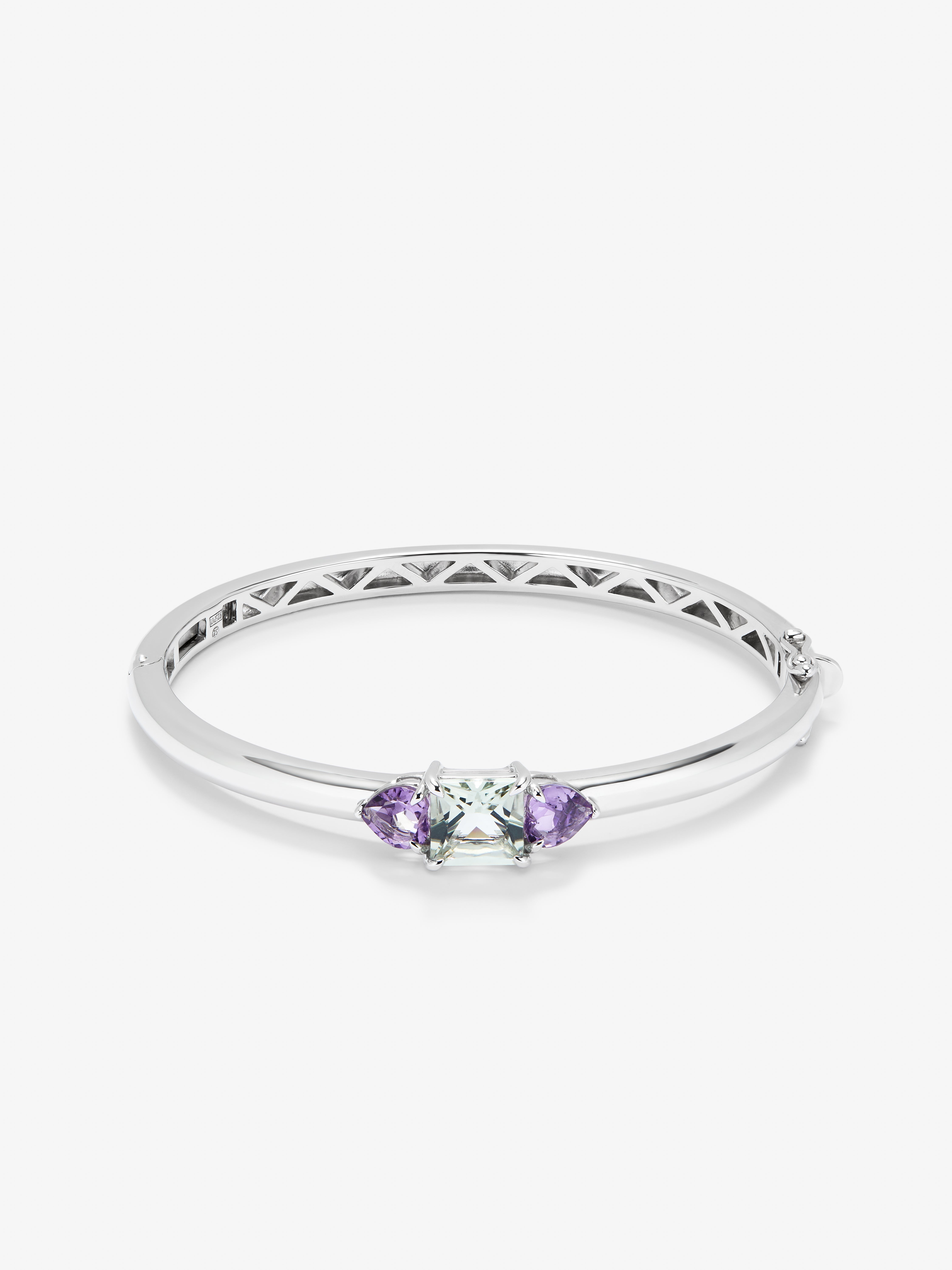 Pulsera de plata 925 con amatista verde en talla cushion de 2,47 cts y amatistas moradas en talla cushion de 1,6 cts