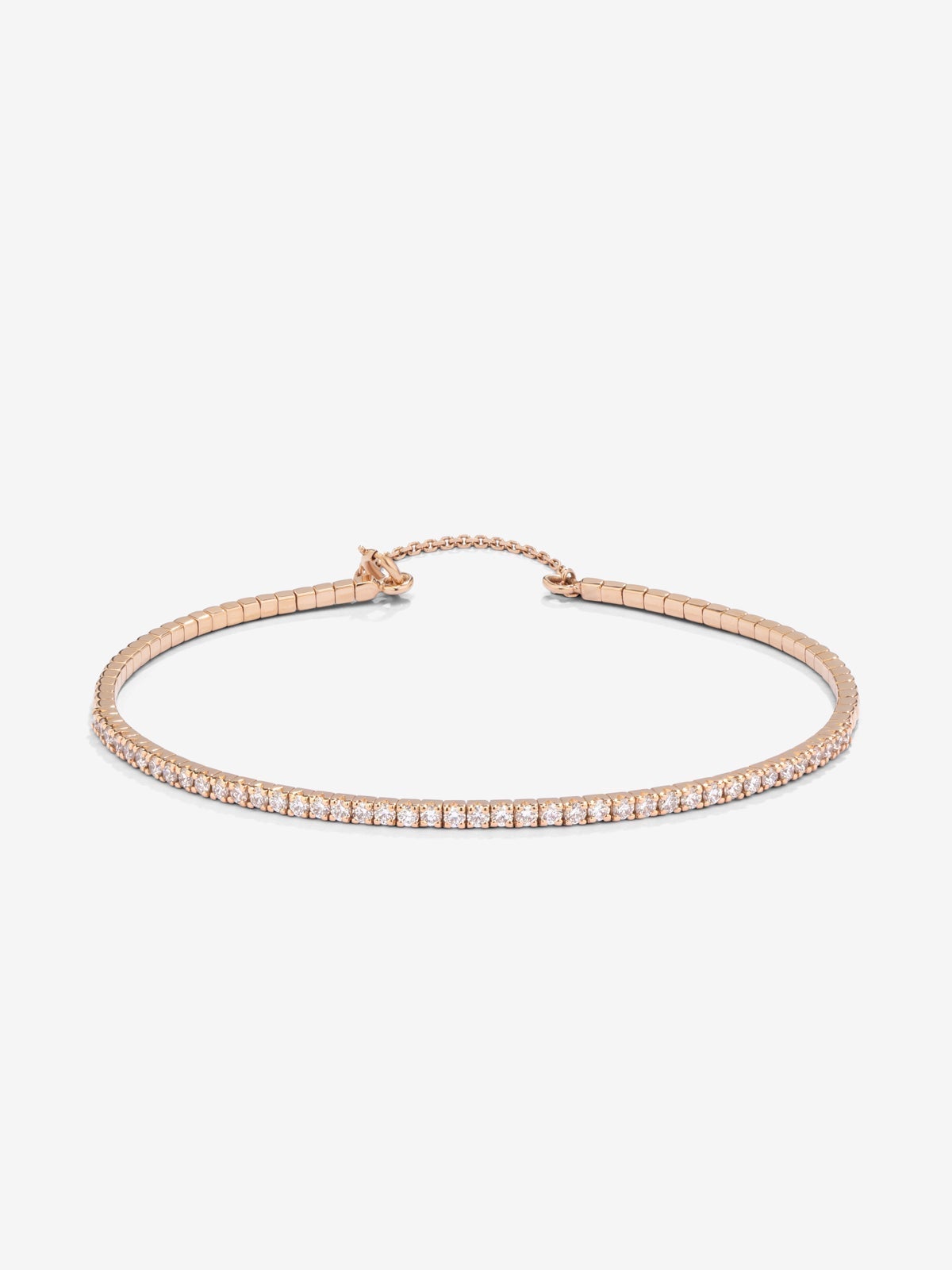 Pulsera rígida de oro rosa de 18K con 42 diamantes blancos en talla brillante con un total de 0,75 cts