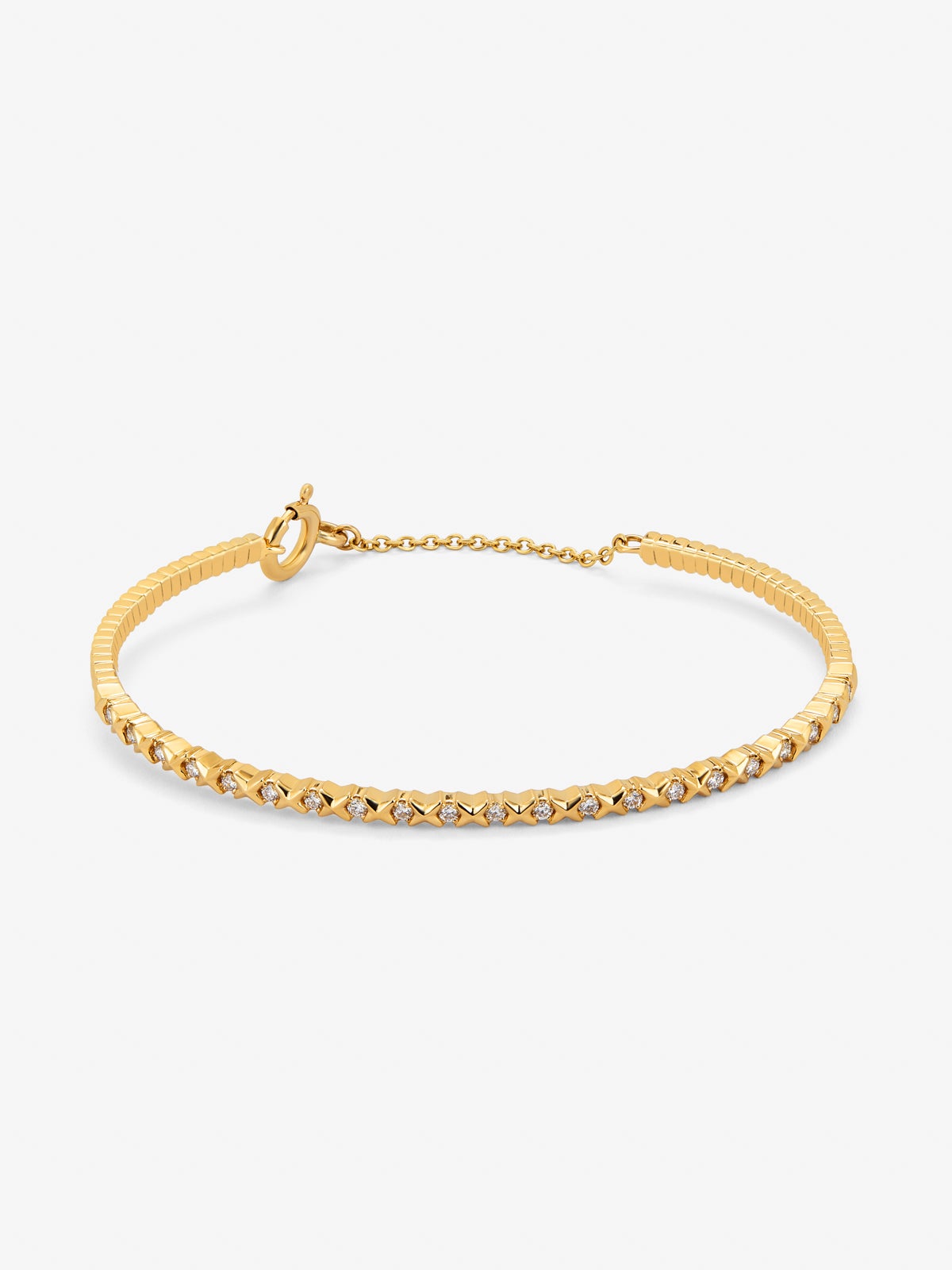 Pulsera rígida de oro amarillo de 18K con 21 diamantes en talla brillante con un total de 0,29 cts