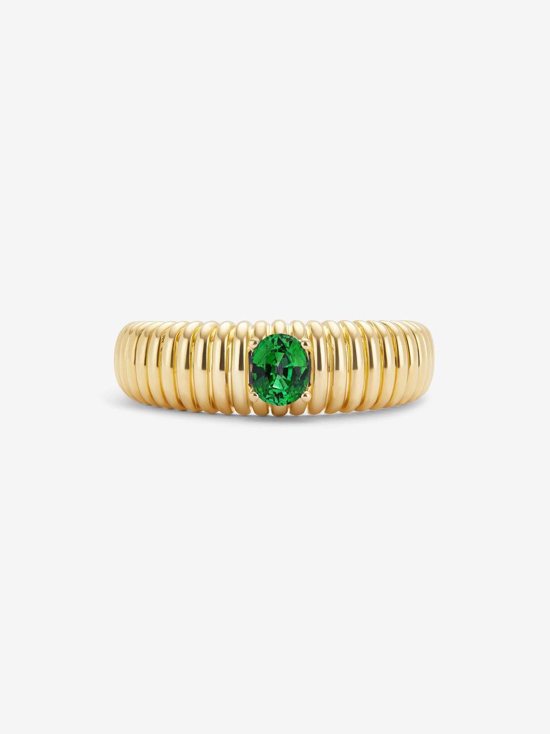 Anillo gallonado de oro amarillo de 18K con esmeralda verde en talla oval 