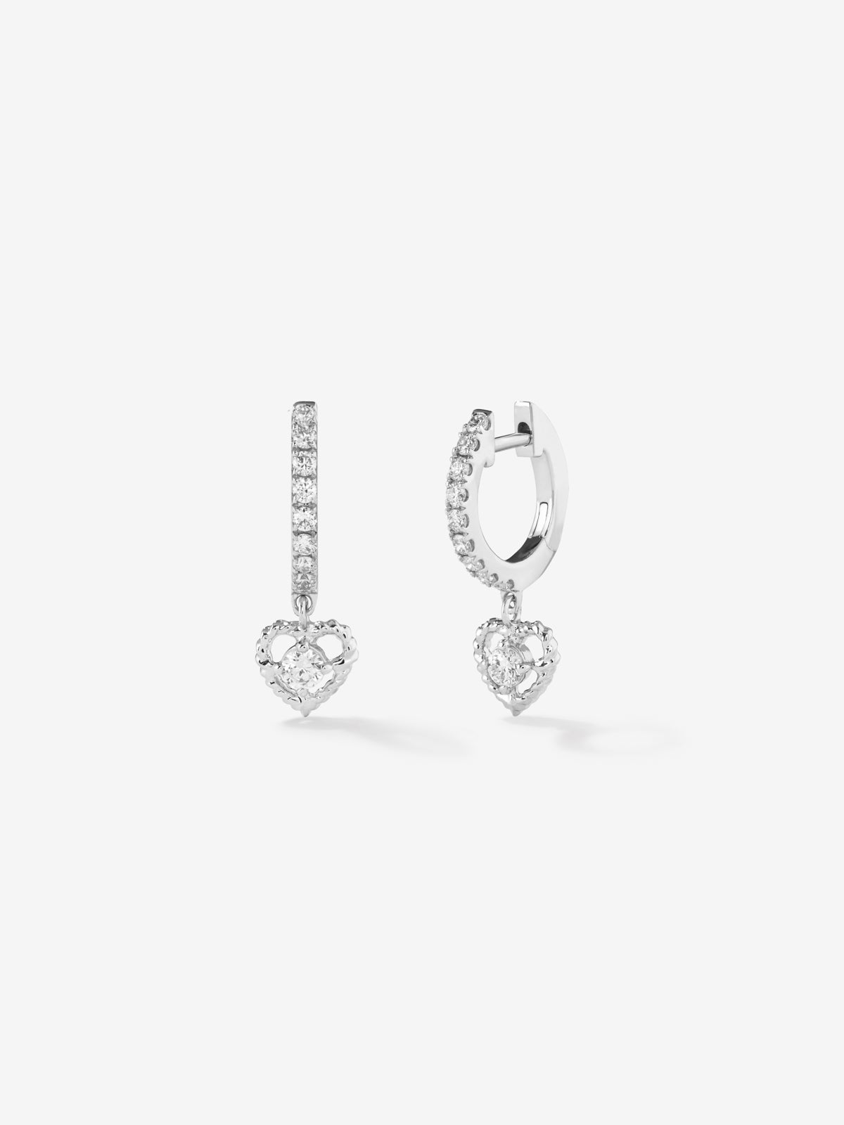 Pendientes de oro blanco de 18K con 20 diamantes en talla brillante con un total de 0,33 cts